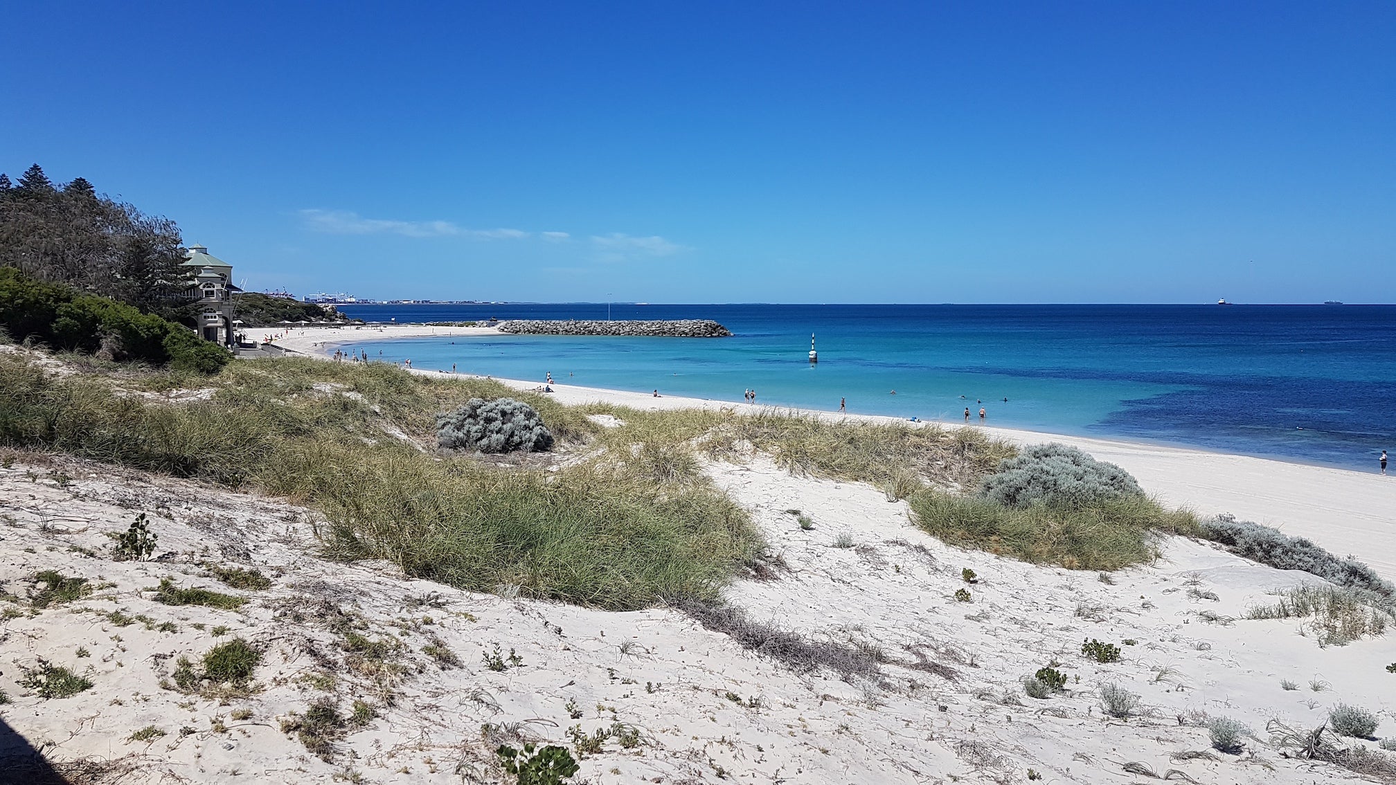 The perfect place for a BBQ, whether with charcoal, a weber or a STOV or even a big green egg, you'll have a great time at Cottesloe Beach.