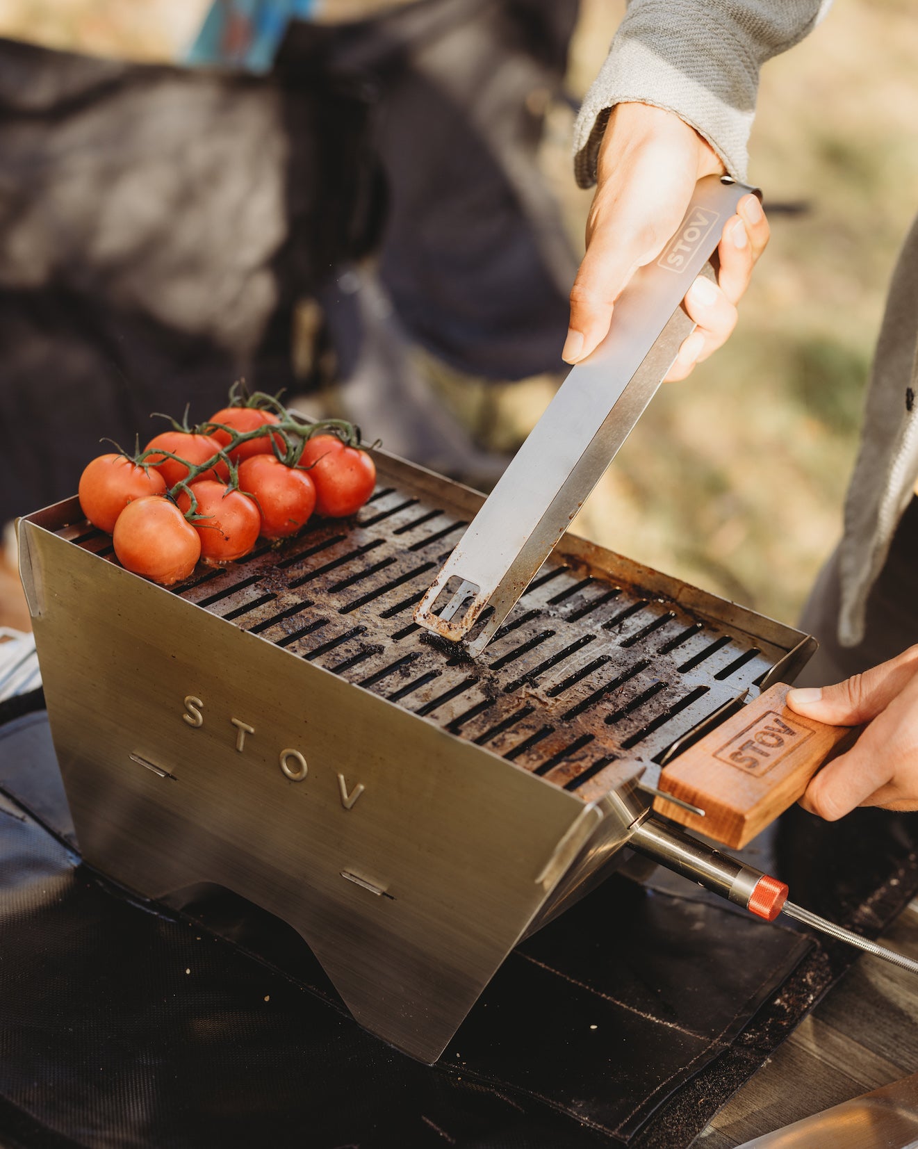 The STOV BBQ tongs, are the ideal metal tongs with their shape to easy clean your surface of the barbeques.